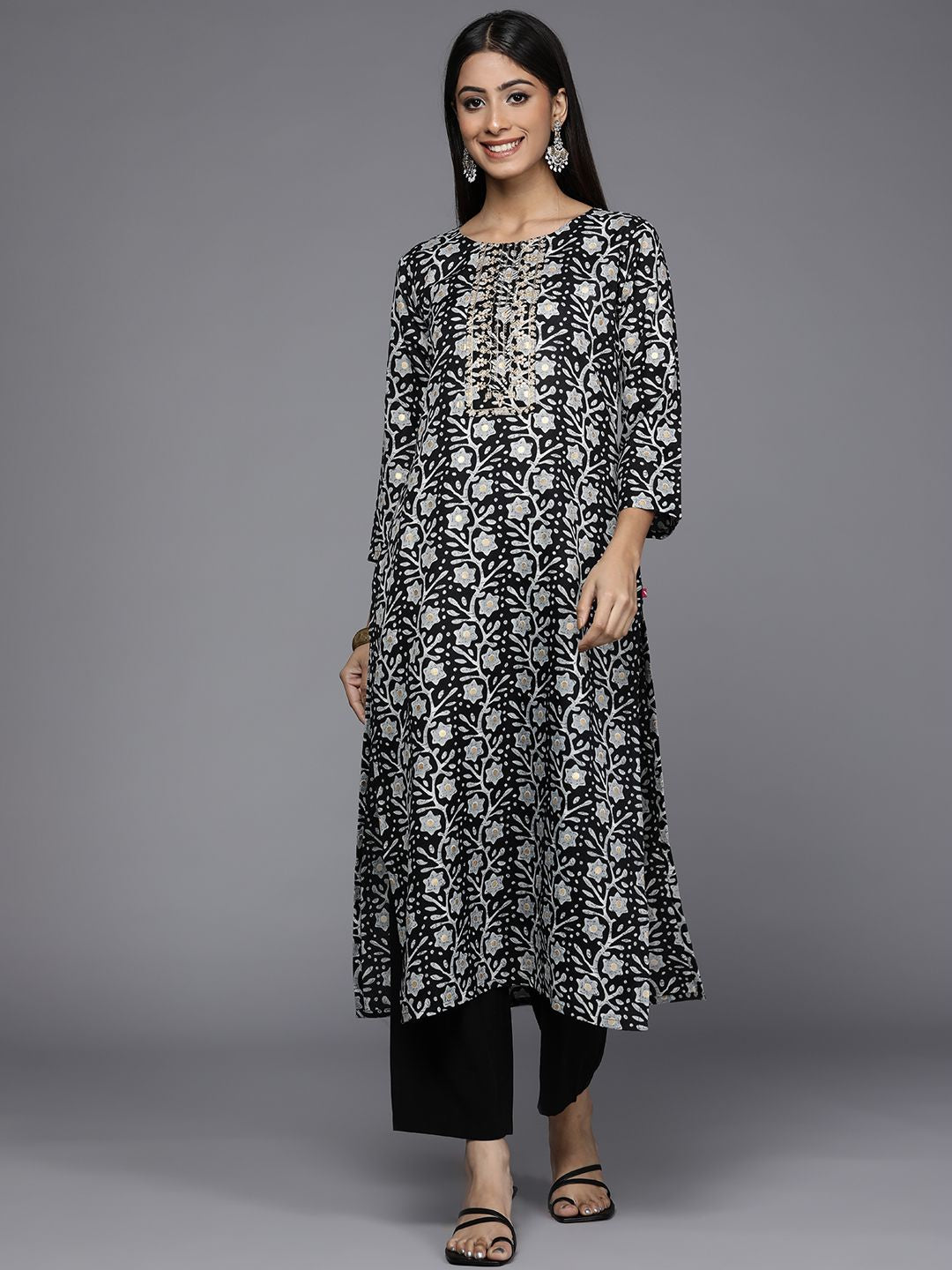 Varanga Women Black & Grey Floral Printed Zardozi Kurta