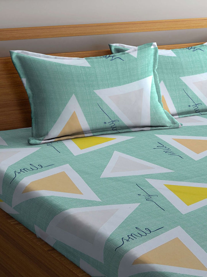 KLOTTHE Geometric Printed 300 TC Fitted King Bedsheet with 2 Pillow Covers