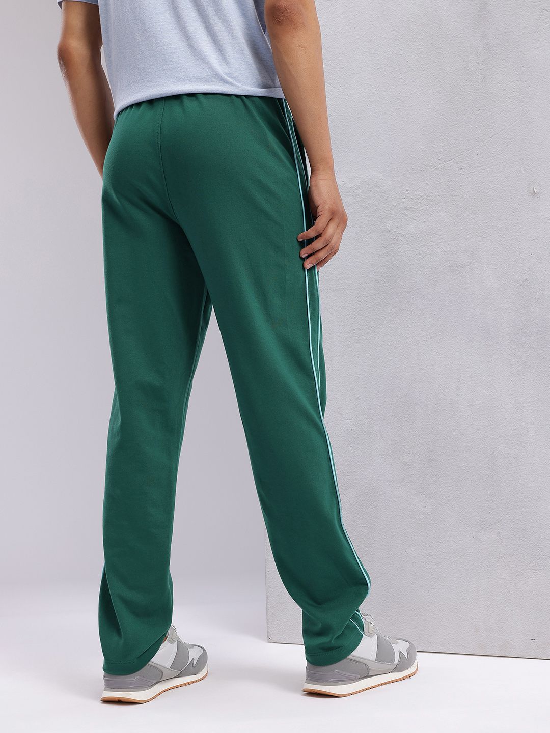 HRX by Hrithik Roshan Men Contrast Piping Mid-Rise Lifestyle Track Pants