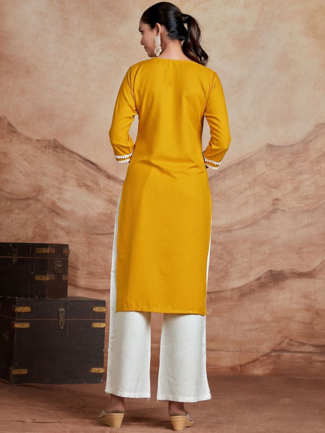 Kalini Chikankari Sulaman Lurus Kurta