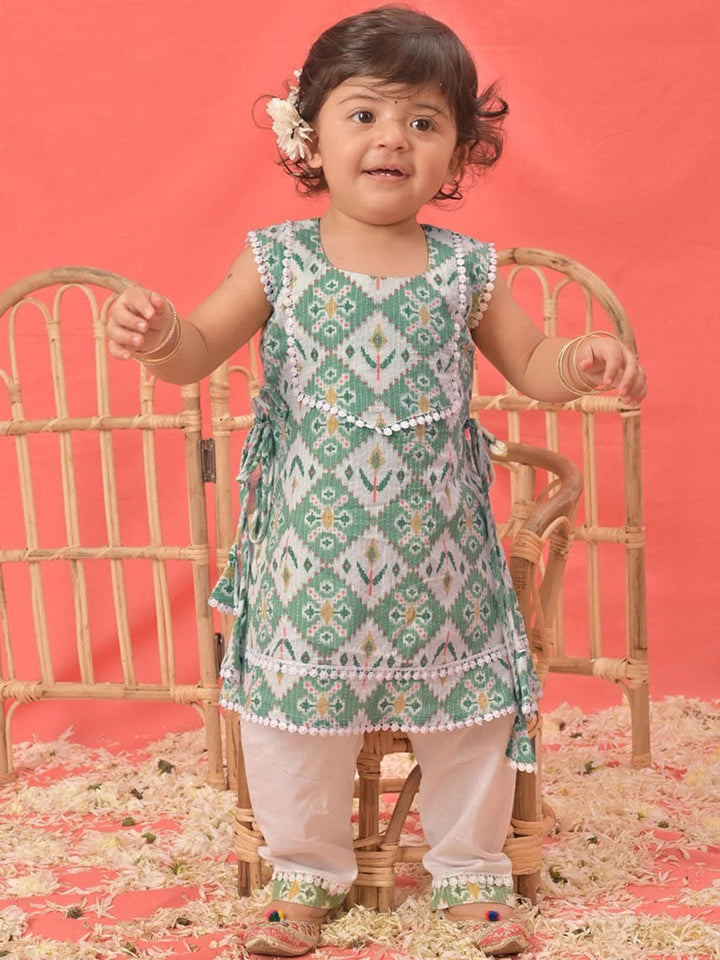 VASTRAMAY Girls Ikat Printed Regular Pure Cotton Kurta With Trouser