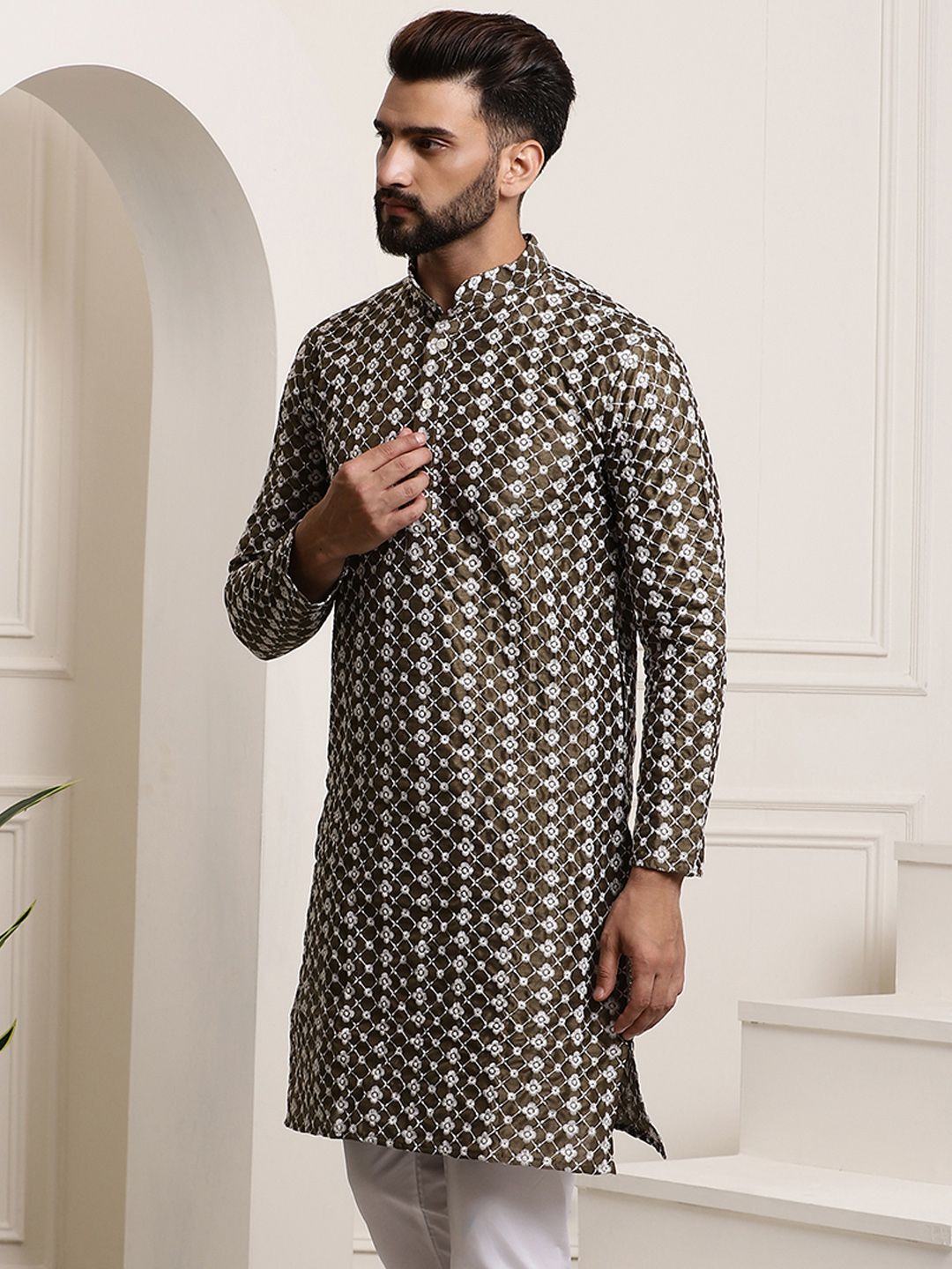 SOJANYA Lelaki Motif Etnik Hijau Zaitun & Putih Sulam Kurta Lurus