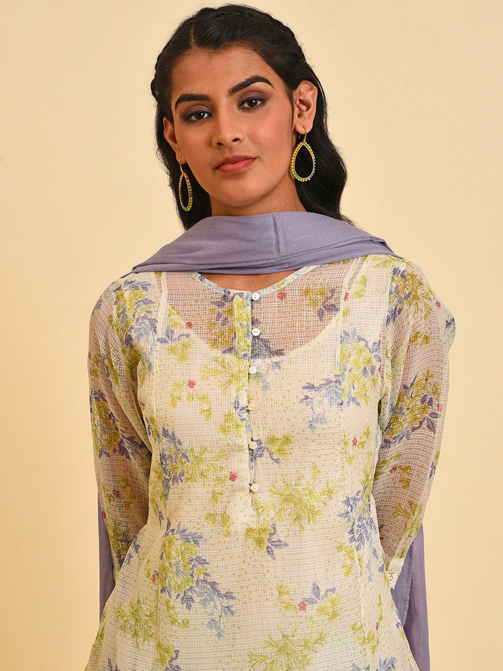 W Floral Printed Regular Kurta With Trousers & Dupatta