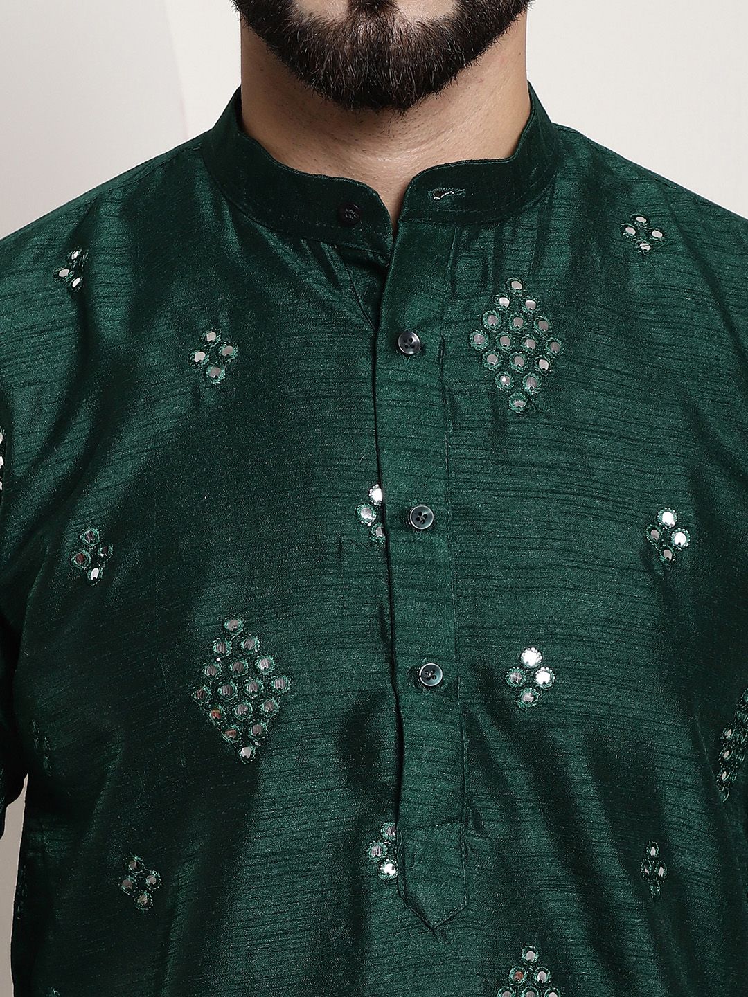 SOJANYA Dihiasi Kurta