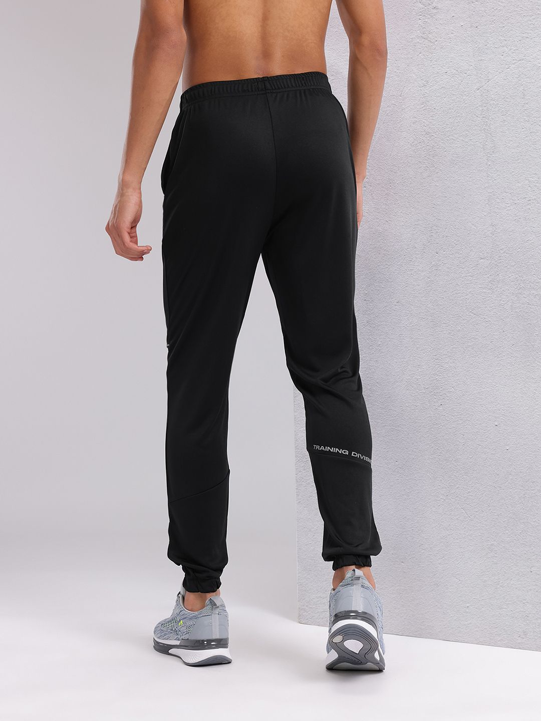 HRX by Hrithik Roshan Men Contrast Piping Rapid-Dry Training Joggers