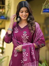 KALINI Floral Printed Regular Thread Work Straight Kurta With Trousers & Dupatta
