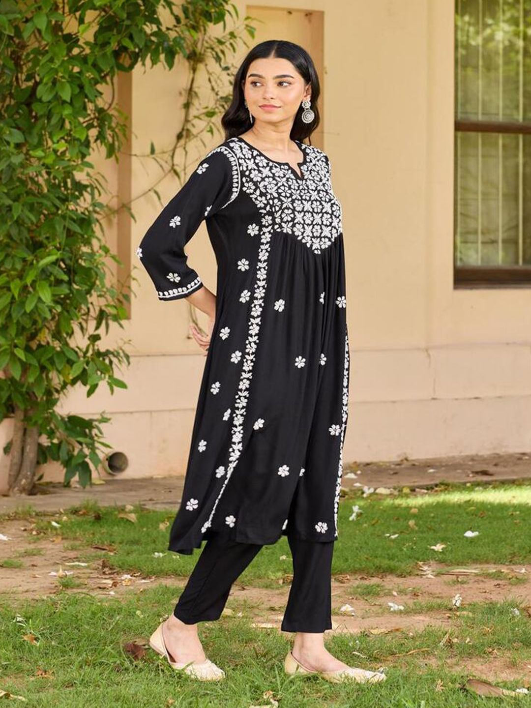 Rumah Wanita Chikankari Kurta Bersulam Chikankari Rayon Hitam
