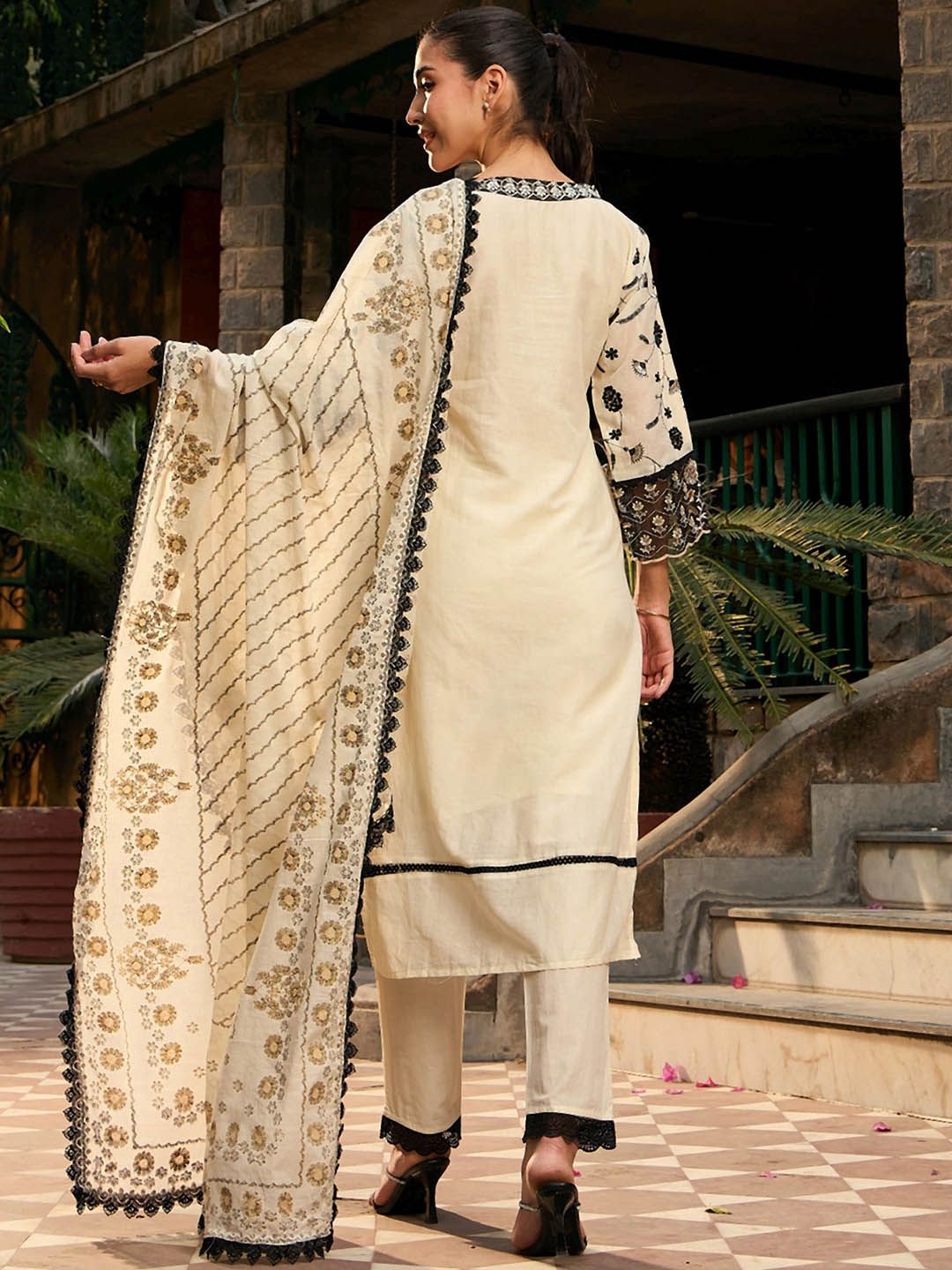 Indo Era Floral Embroidered Regular Thread Work Pure Cotton Kurta with Trousers & Dupatta
