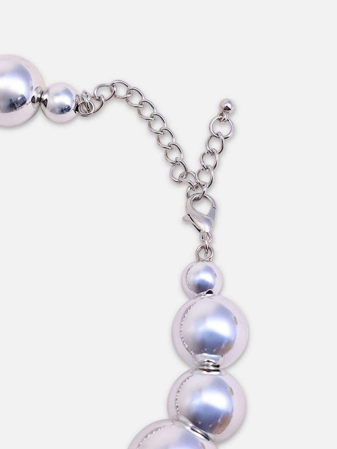 SOHI Metallic Metallic Silver-Lated Heart Heart Complace Complace Collar