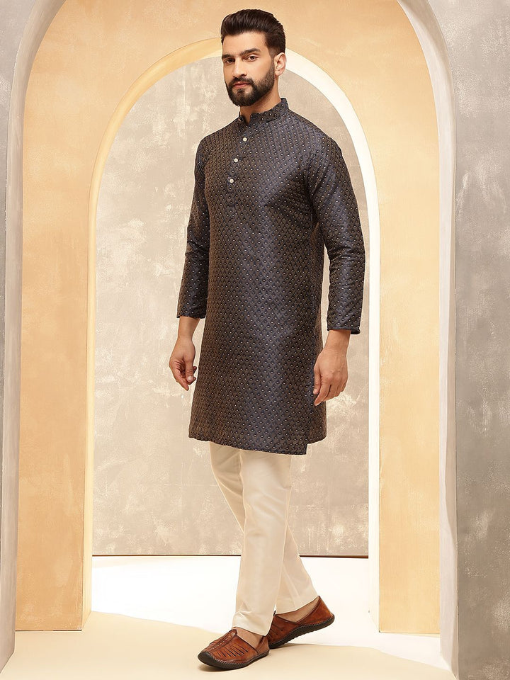 Kurta Sutera Jacquard Biru Laut Biru Bersulam Geometrik Mandarin Dengan Pijama