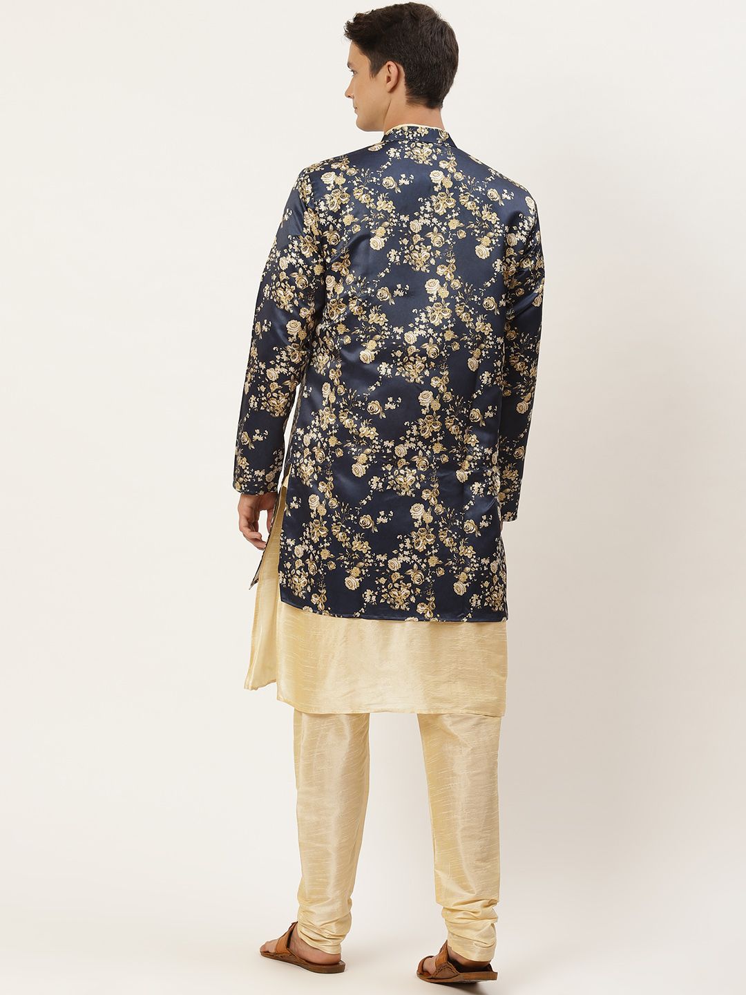 SOJANYA Kurta Solid Berwarna Krim Lelaki dengan Jaket Churidar & Etnik