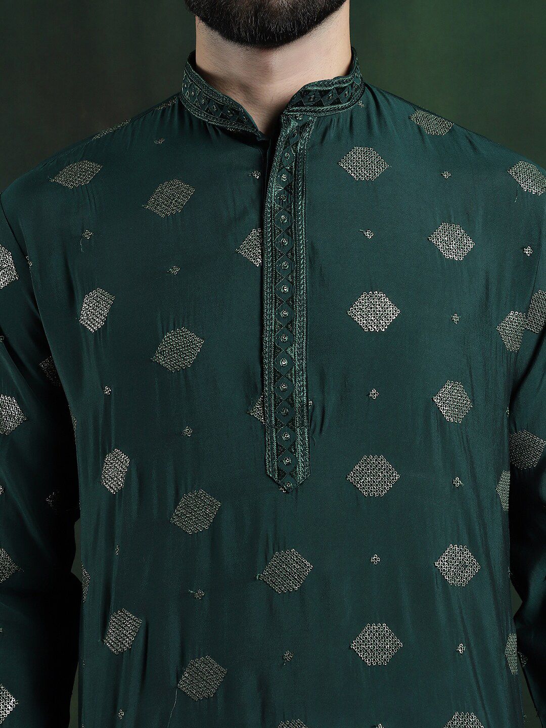 SOJANYA Geometric Embroidered Mandarin Collar Sequinned Straight Kurta