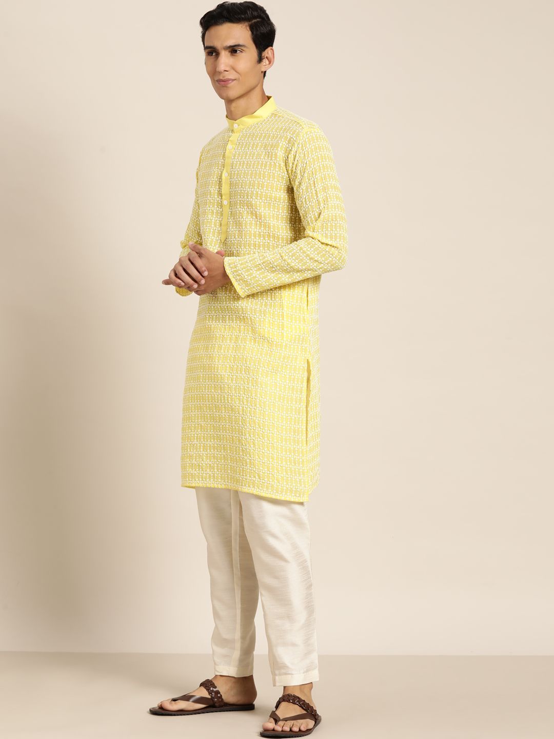 SOJANYA Men Embroidered Kurta