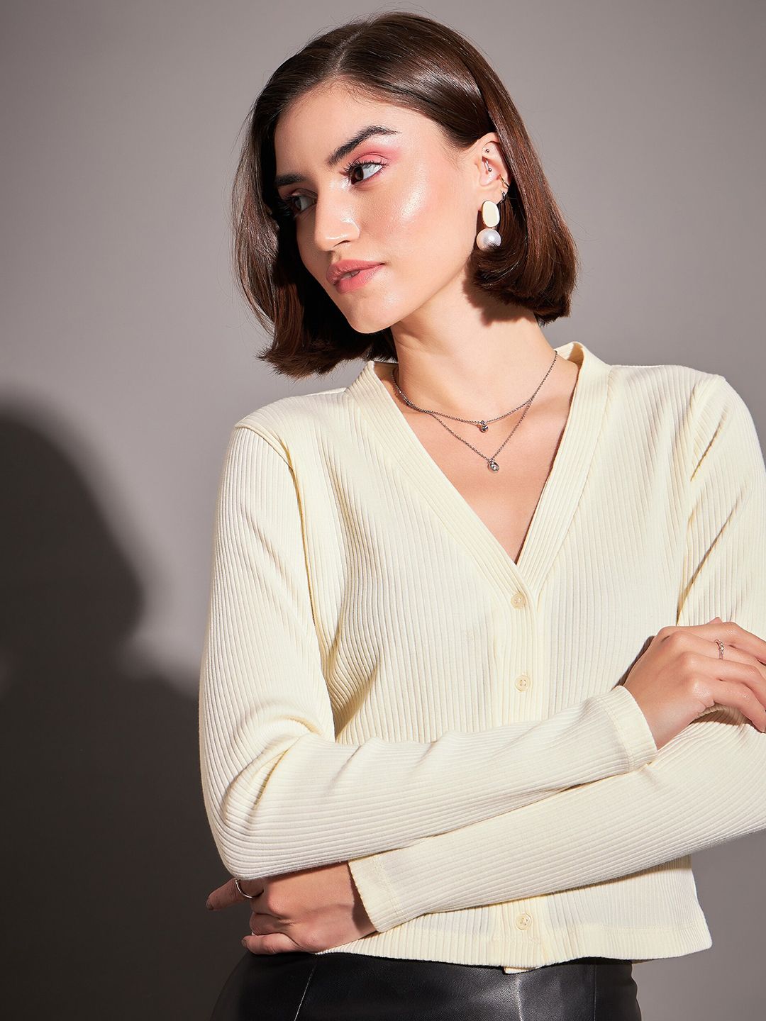 SASSAFRAS Off-White V-Neck Long Sleeves Crop Top