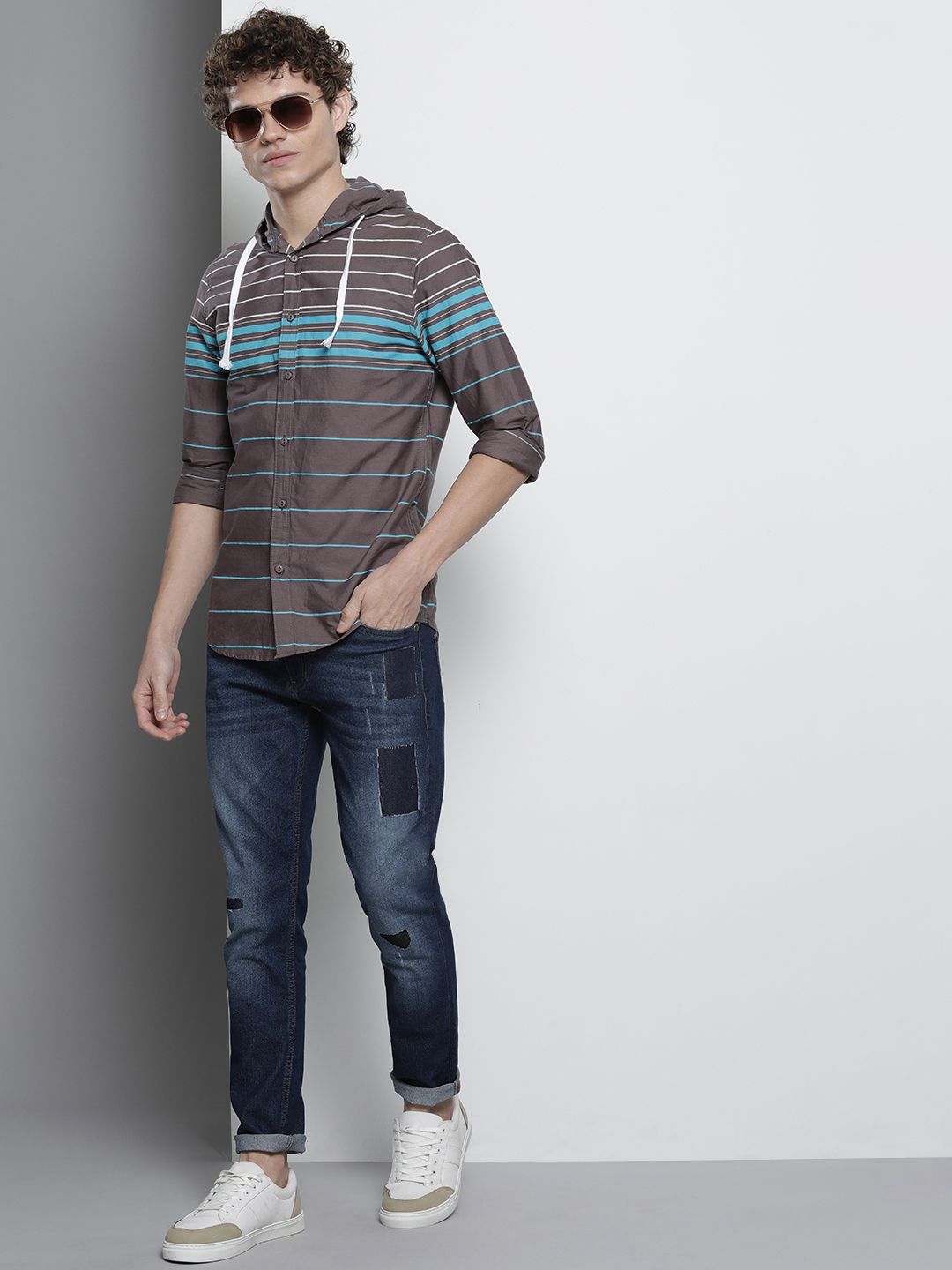 The Indian Garage Co Men Navy Blue Slim Fit Mildly Distressed Light Fade Stretchable Jeans