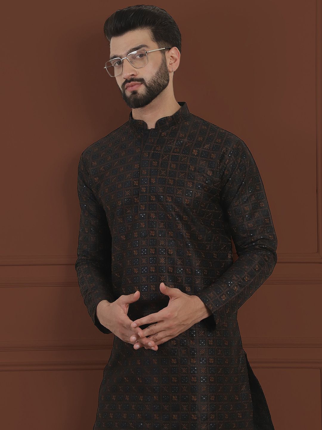 SOJANYA LUXE Geometric Embroidered Mandarin Collar Thread Work Cotton Silk Kurta & Pyjama