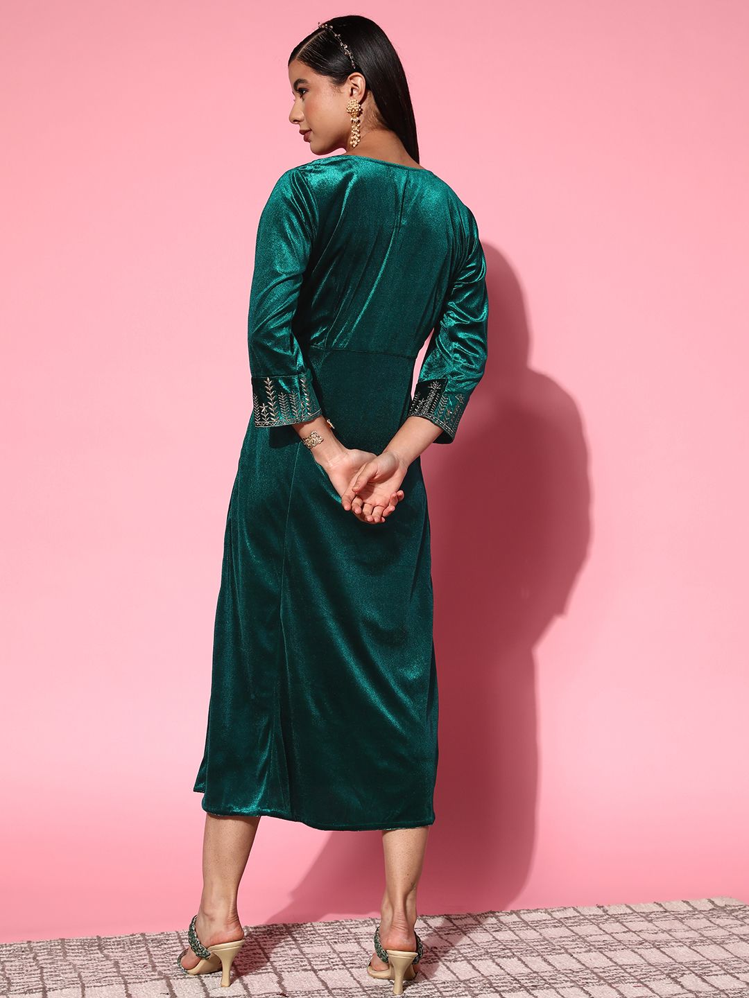 Shae by SASSAFRAS Women Tranquil Teal Solid Velvet Dress
