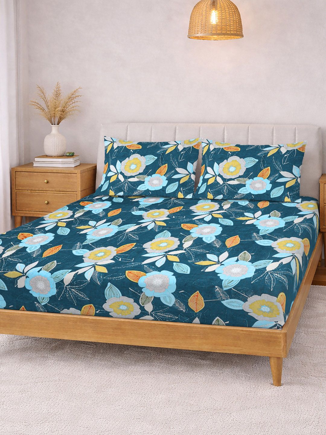 KLOTTHE Blue & White Printed 300 TC Double Bedsheet With 2 Pillow Covers- 2.5 m x 2.25 m