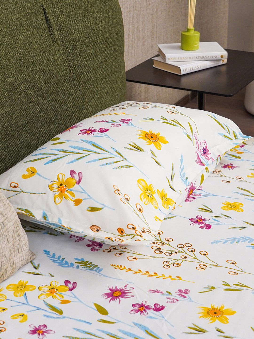 URBAN SPACE Yellow & White Floral Cotton 200 TC Single Bedsheet with 1 Pillow Covers