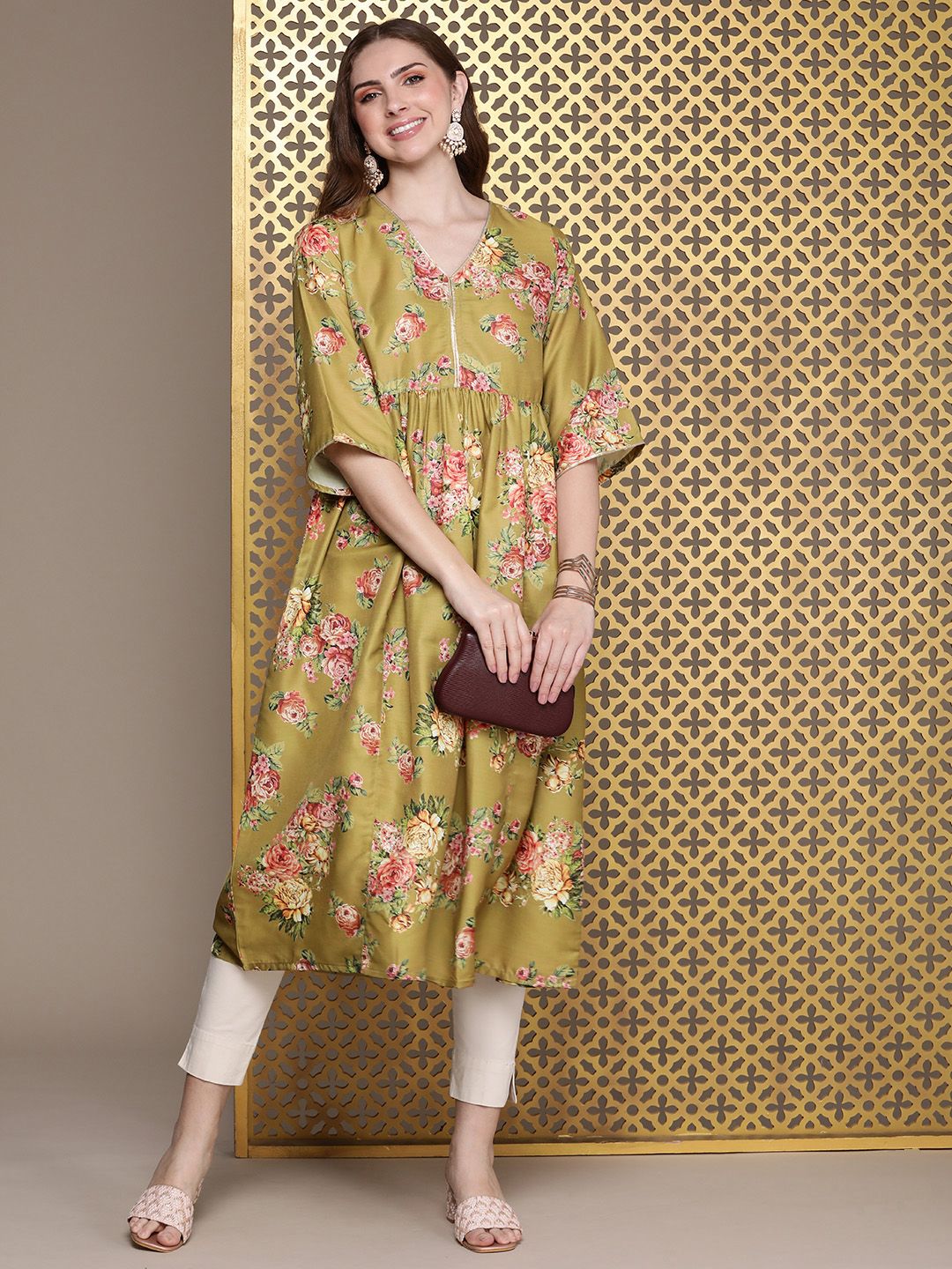 House of Pataudi Women Floral Printed Gotta Patti Floral Kurta