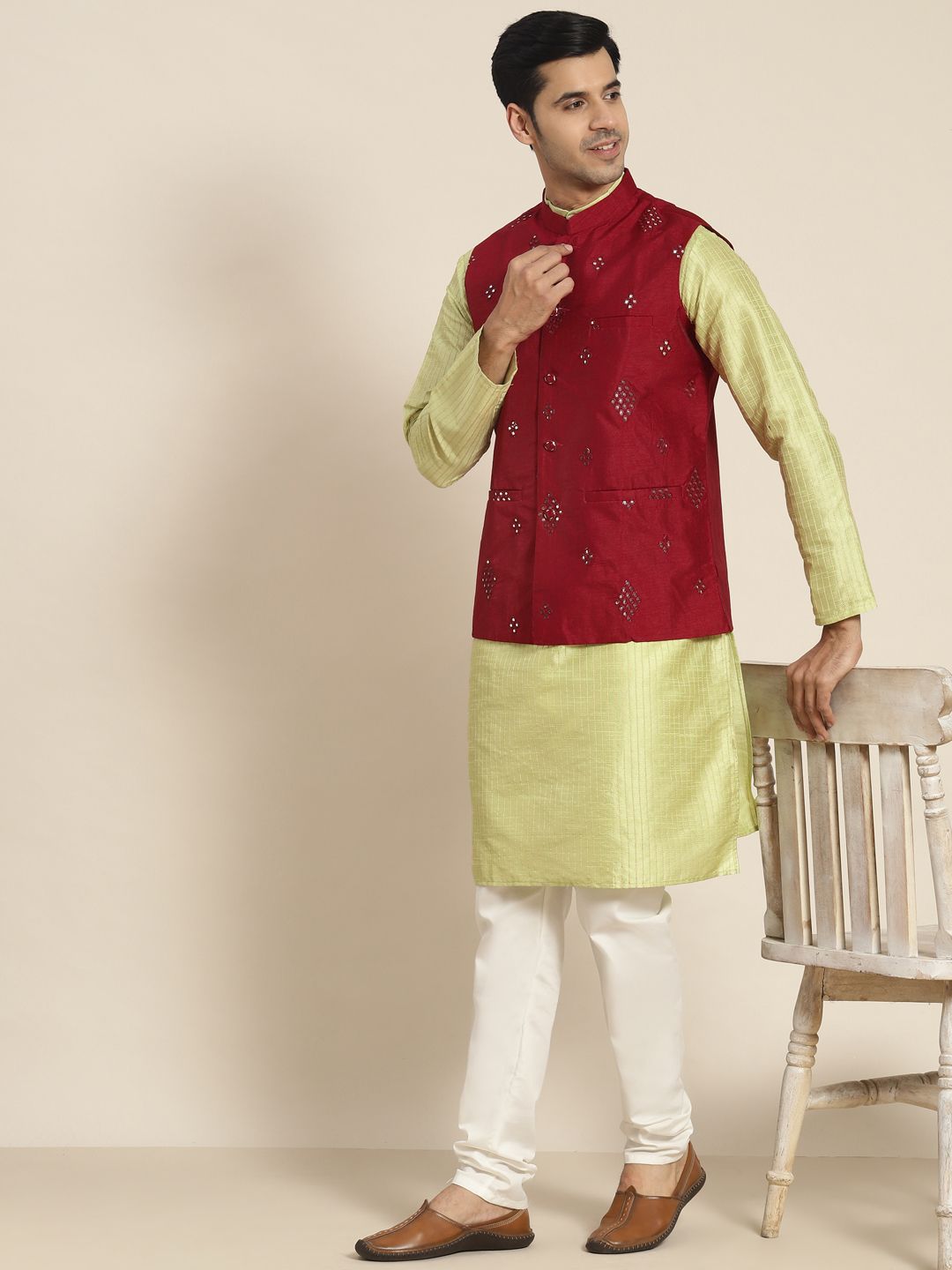 SOJANYA Men Woven Design Kurta with Churidar with Nehru Jacket