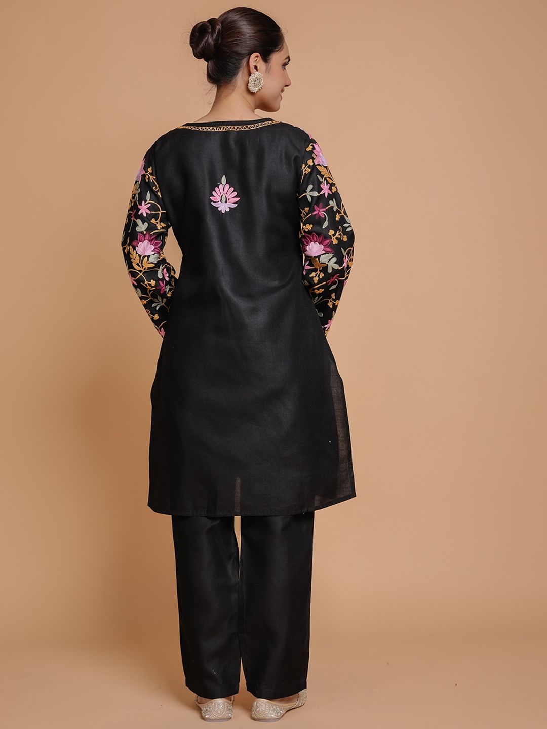 HOUSE OF KARI  Floral Embroidered Aari Work Straight Kurta With Trousers