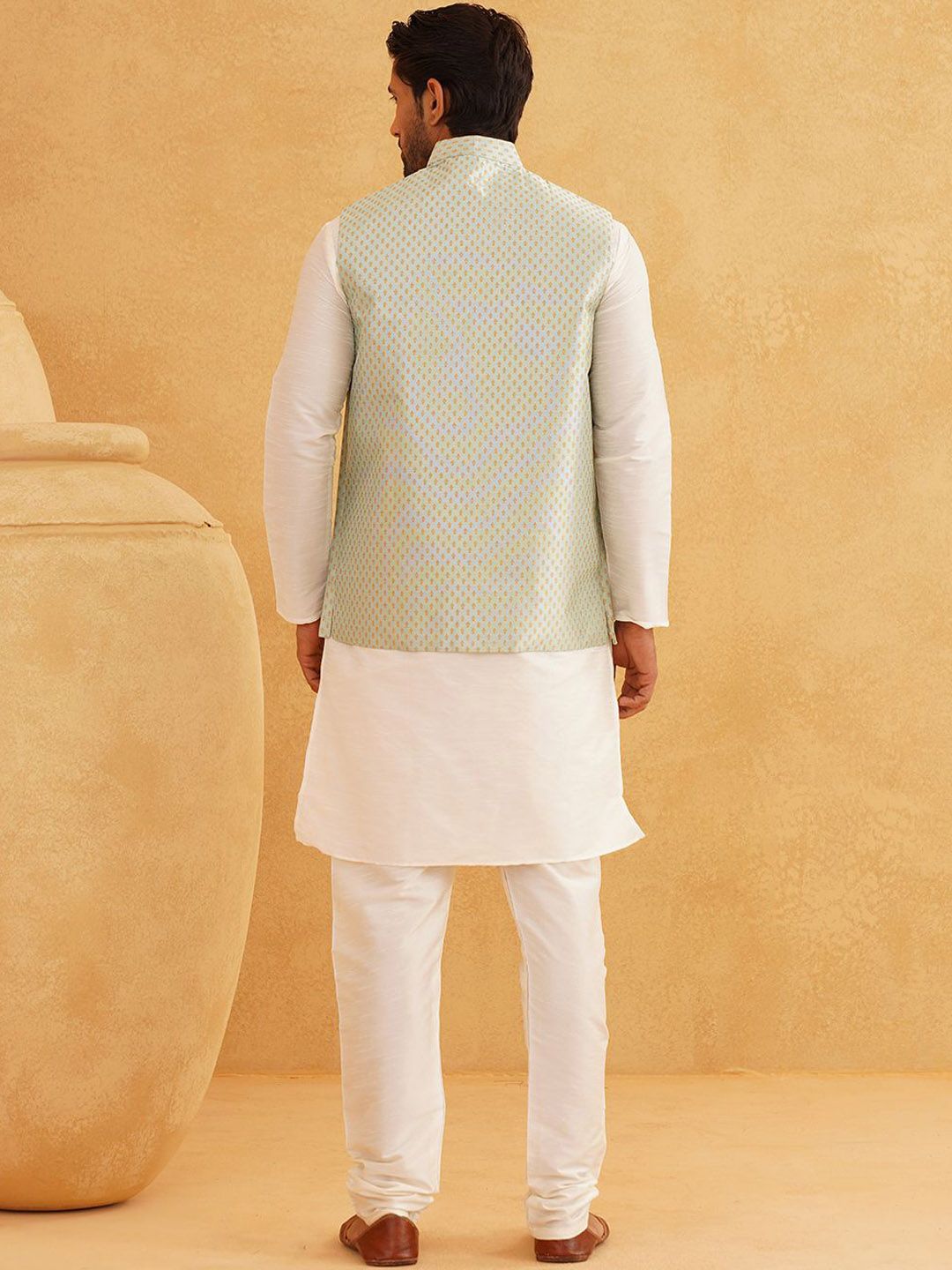 SOJANYA Kolar Band Lengan Panjang Kurta Biasa Dengan Churidar Dengan Jaket Nehru