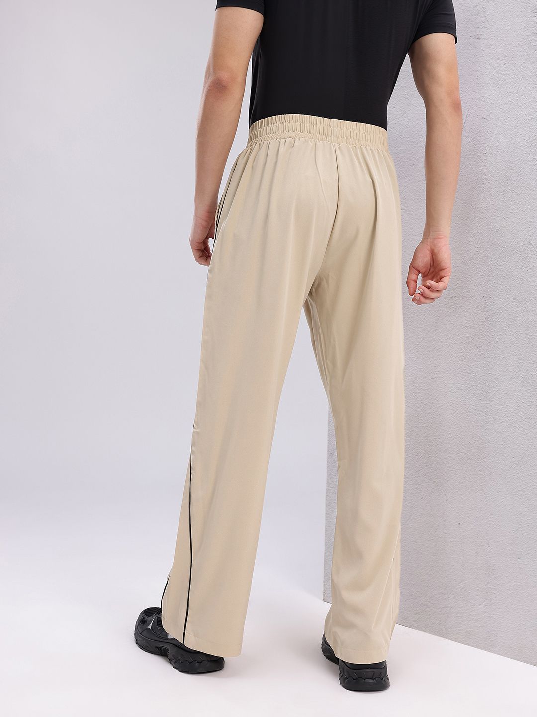 HRX by Hrithik Roshan Men Regular Fit Lifestyle Track Pants