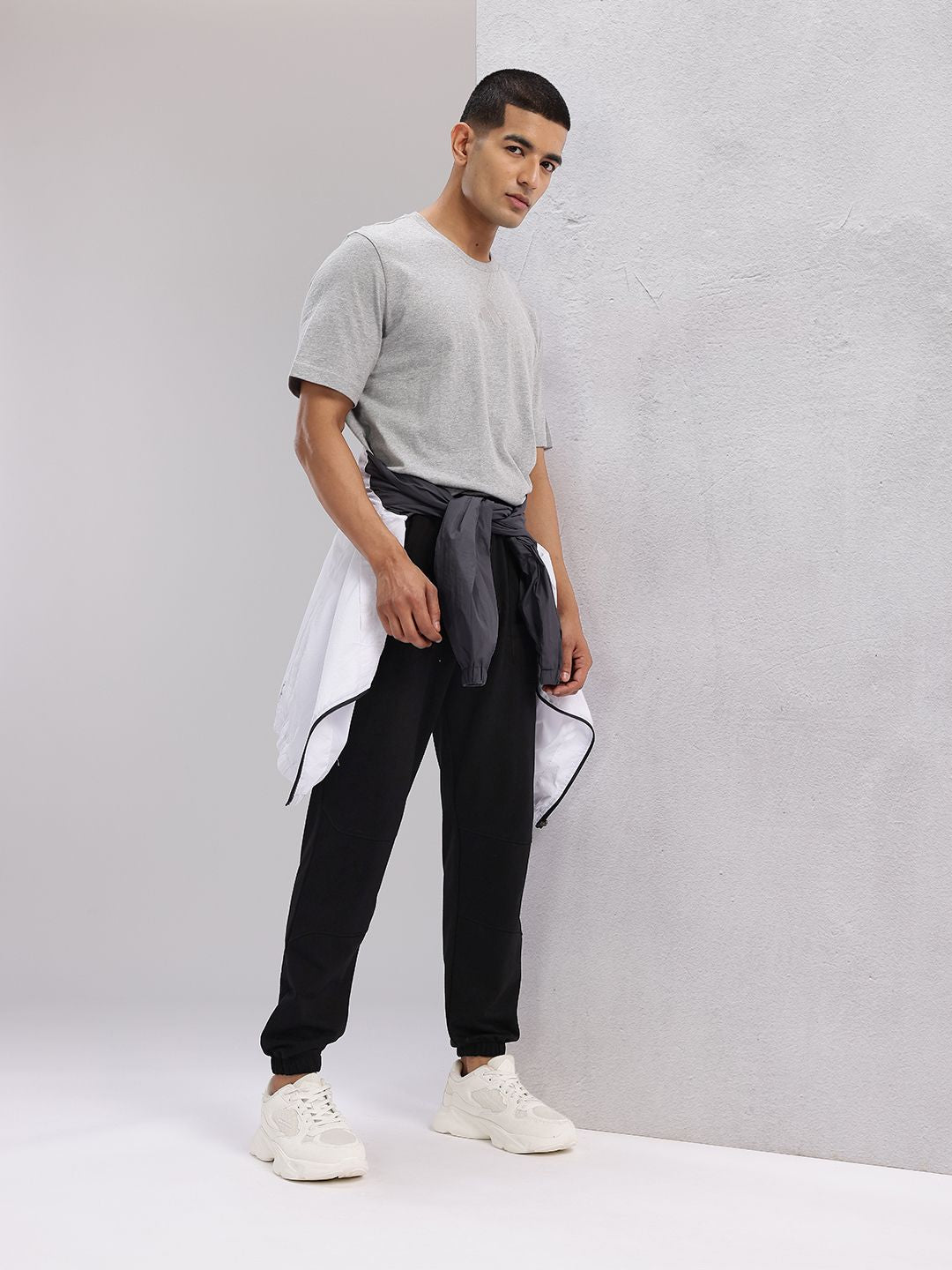 HRX by Hrithik Roshan Men Panelled Mid-Rise Regular Fit Lifestyle Joggers