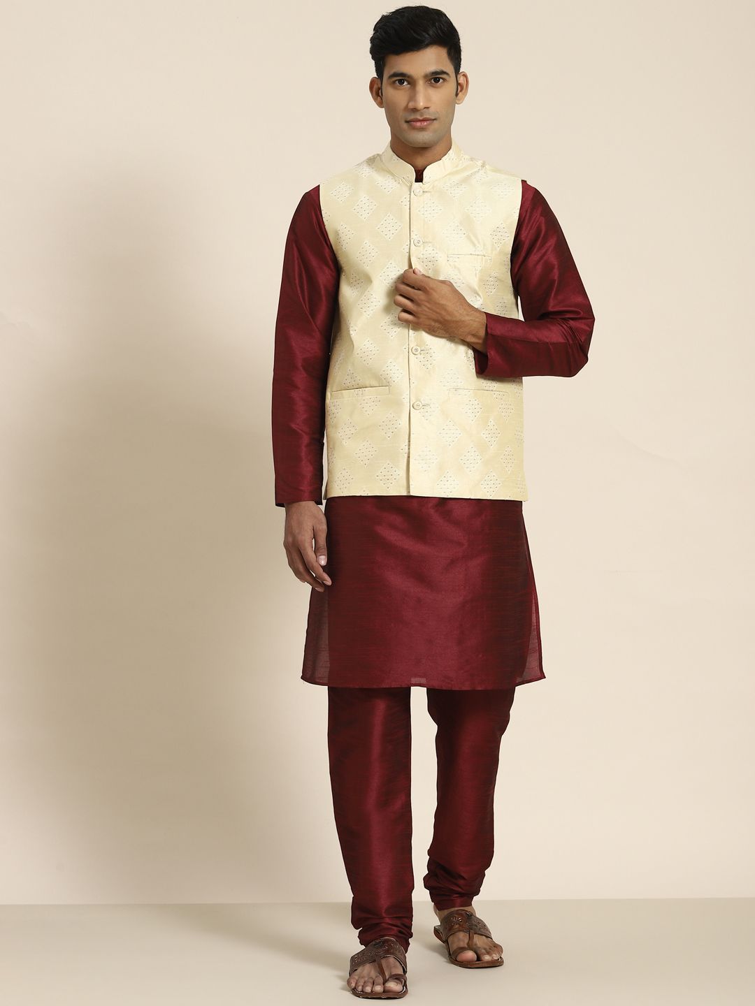 SOJANYA Men Maroon Kurta bersama Churidar