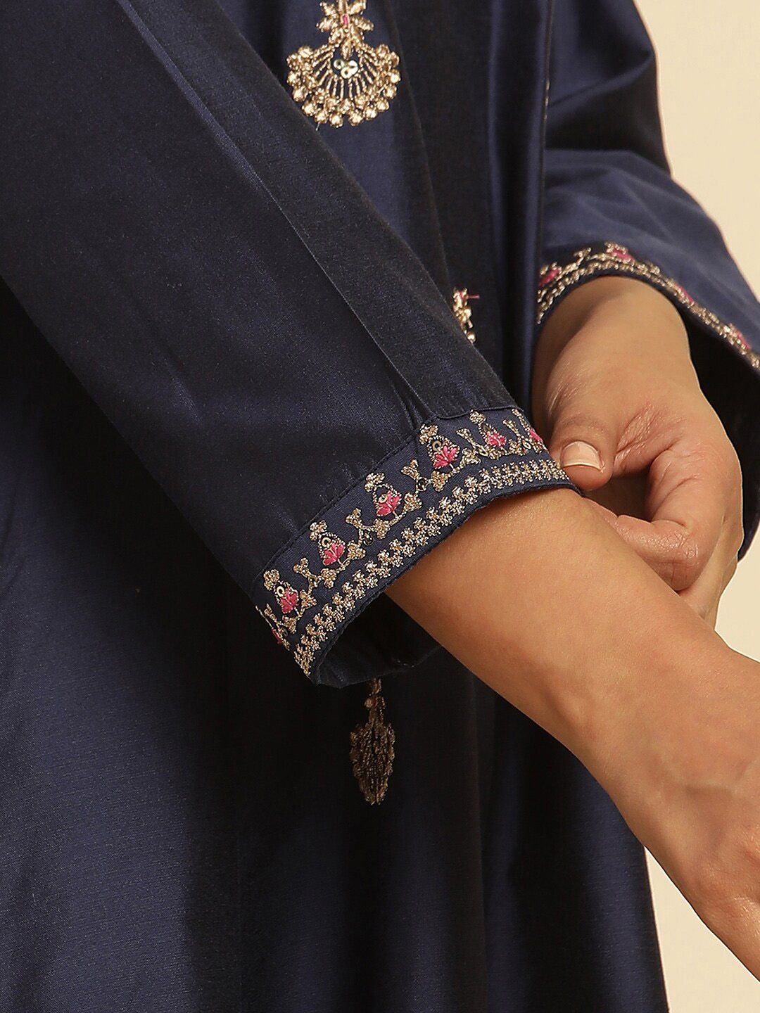 W Ethnic Motifs Embroidered Regular Sleeves Sequins Kurta