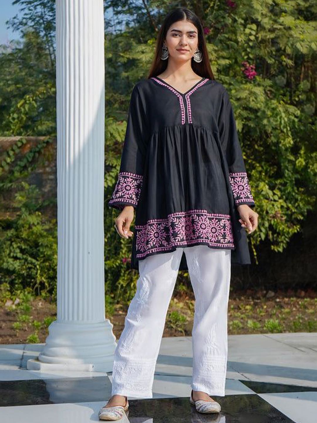 HOUSE OF KARI Floral Embroidered V- Neck Chikankari Pure Cotton Short Kurta