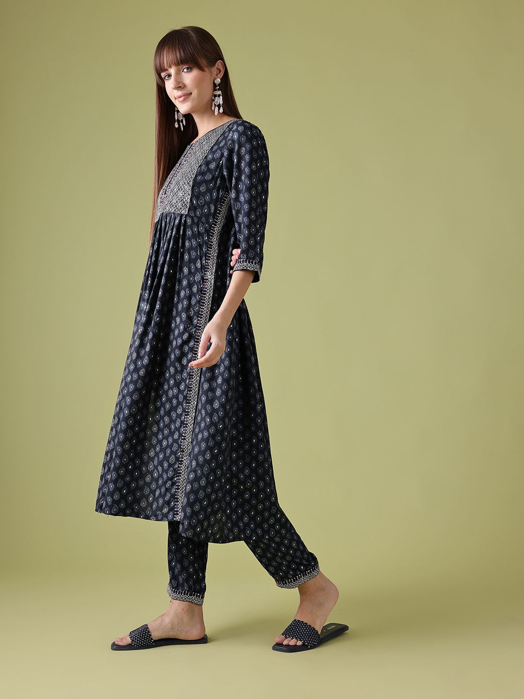Anouk Paisley Print Thread Work & Sequinned Detail A-Line Kurta with Trousers & Dupatta