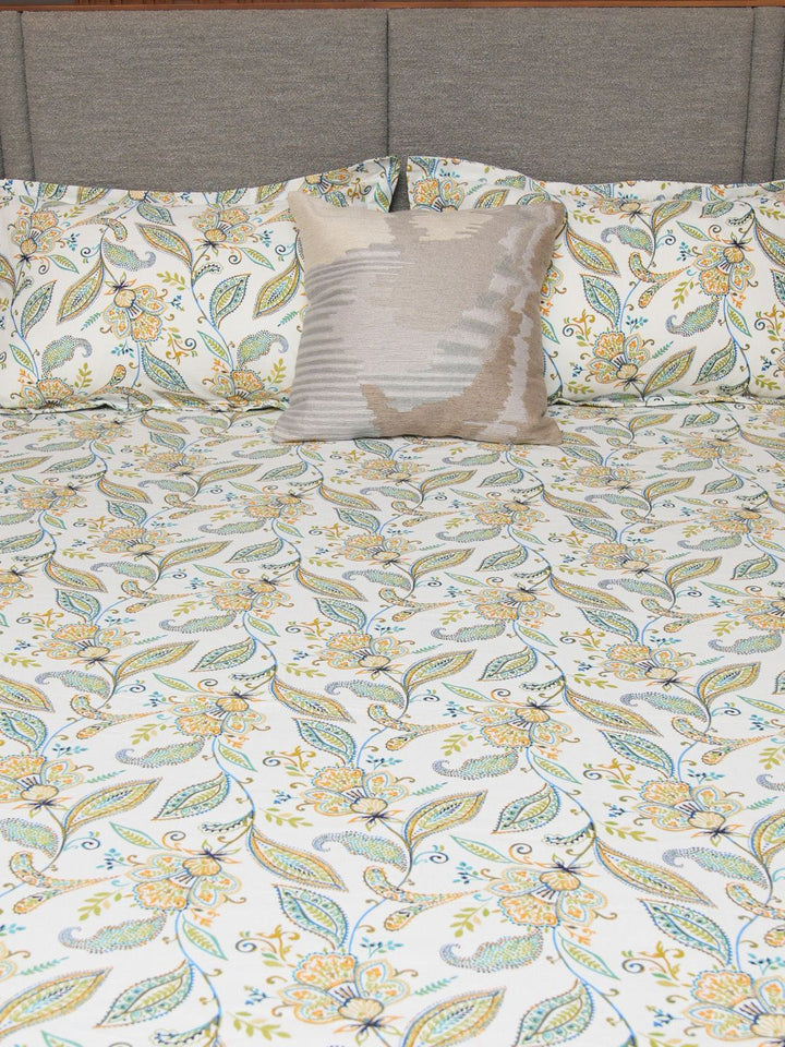 URBAN SPACE White & Blue Printed 200 TC Cotton Queen Bedsheet With 2 Pillow Covers