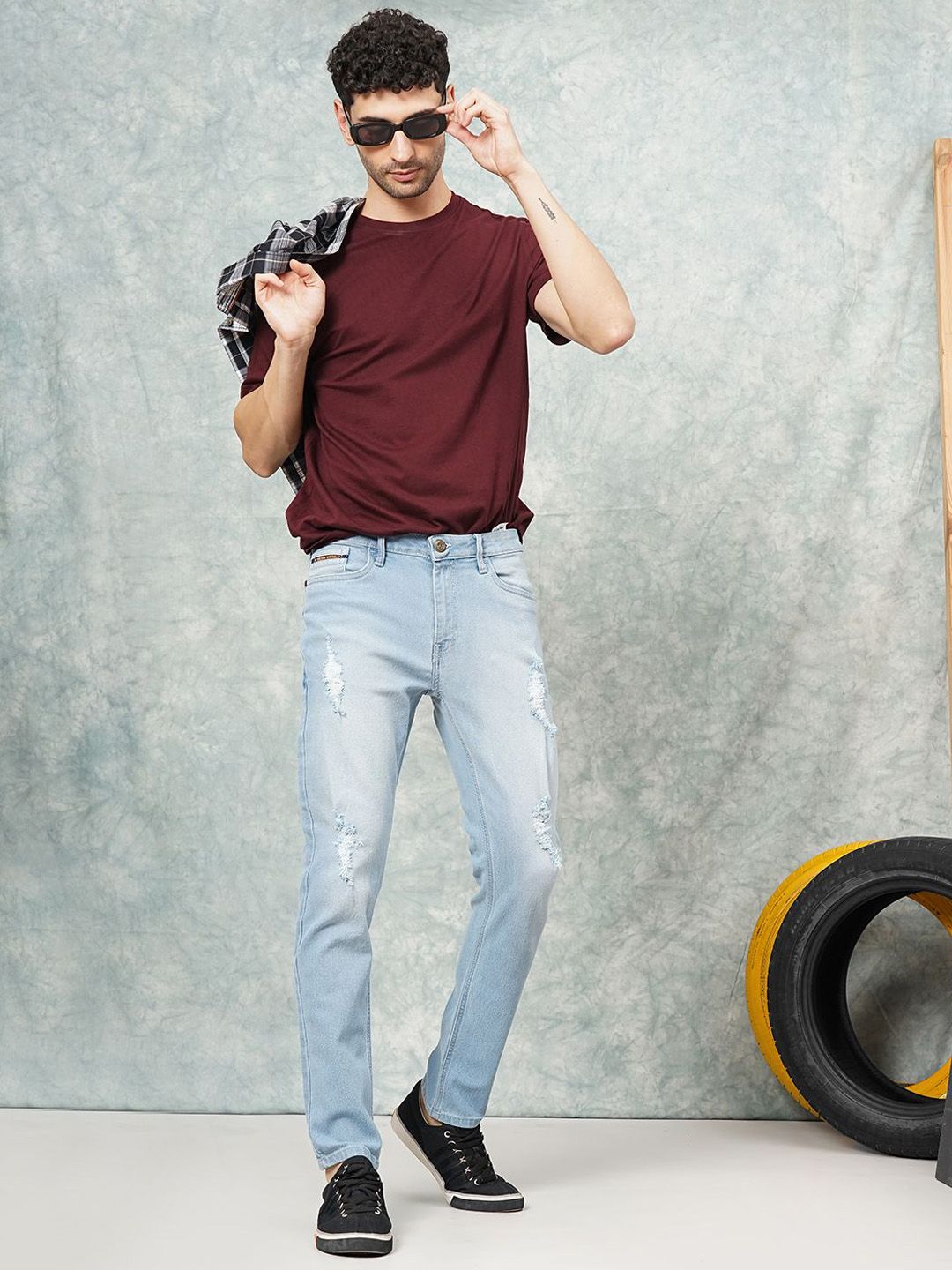 The Indian Garage Co Men Slim Fit Mildly Distressed Jeans