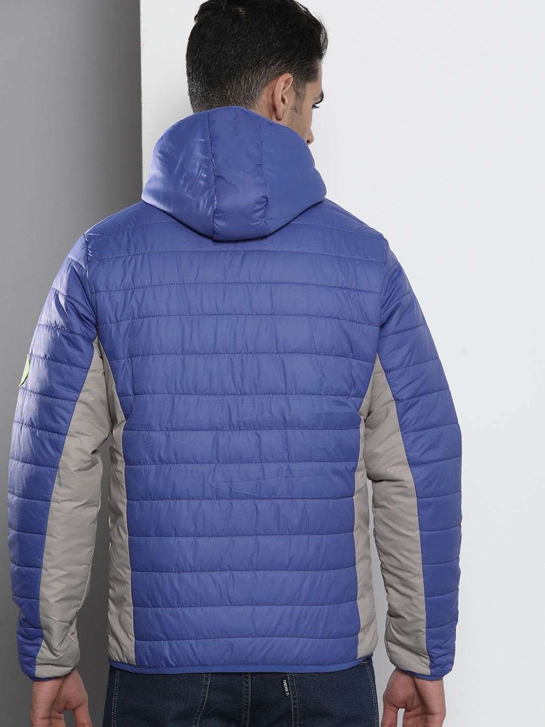The Indian Garage Co Men Colourblock Hooded Slim Fit Puffer Jacket