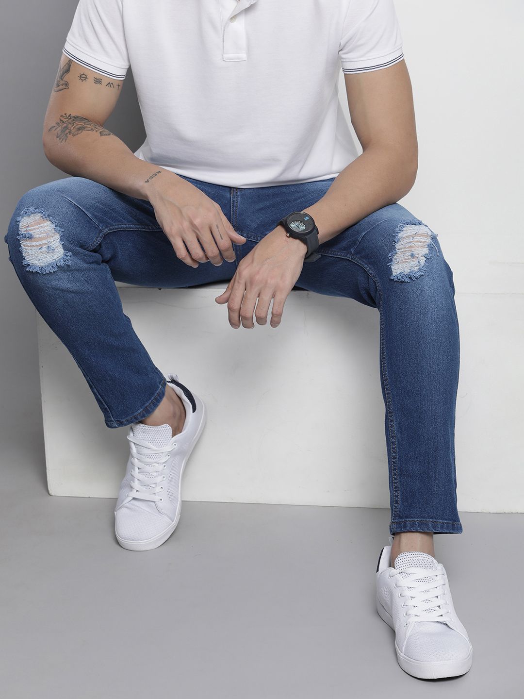 The Indian Garage Co Men Relaxed Fit Low Distress Light Fade Stretchable Jeans