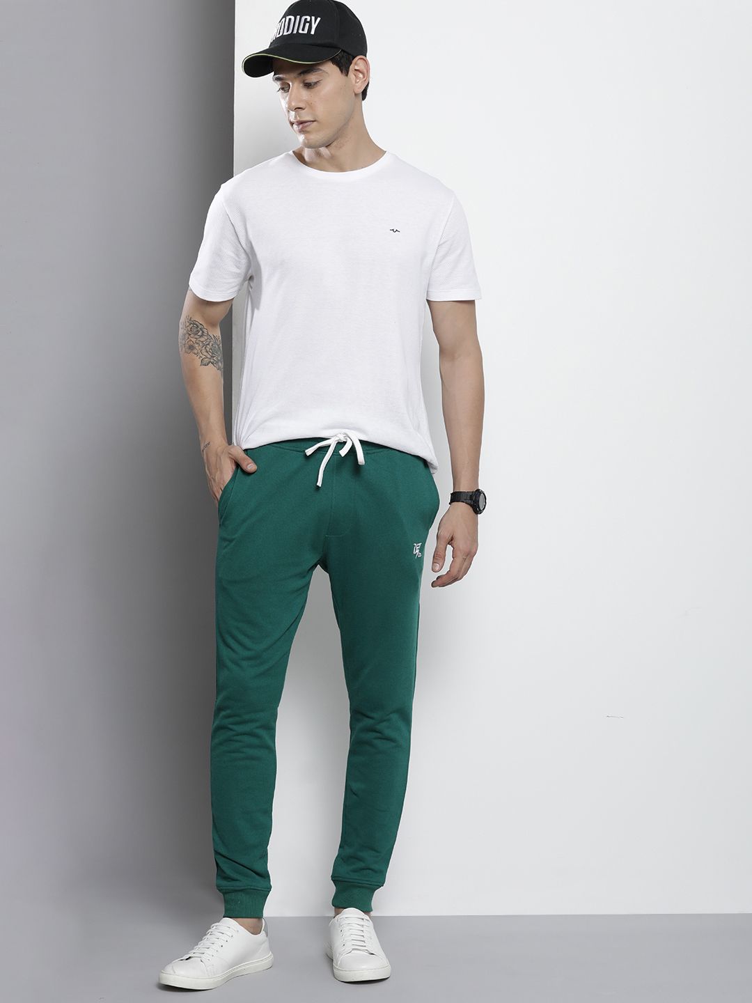 The Indian Garage Co Men Green Solid Joggers