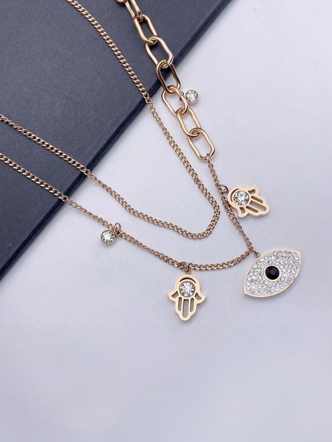 Rantai berlapis berlapis emas asin