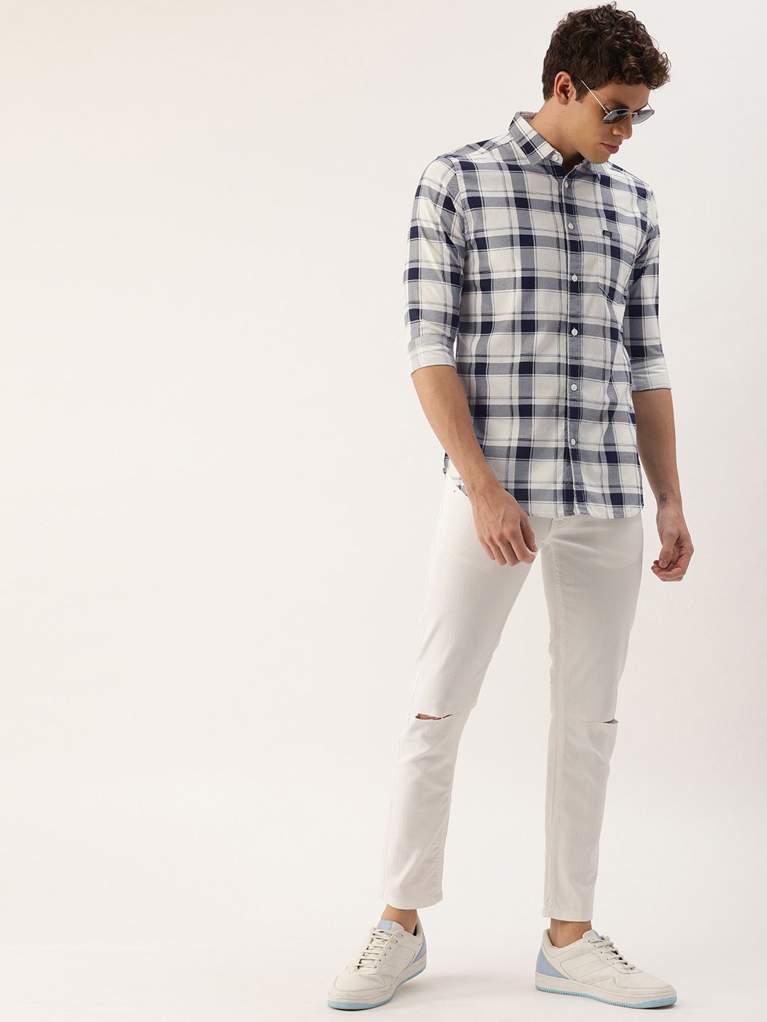 The Indian Garage Co Men Navy Blue & White Slim Fit Checked Casual Shirt