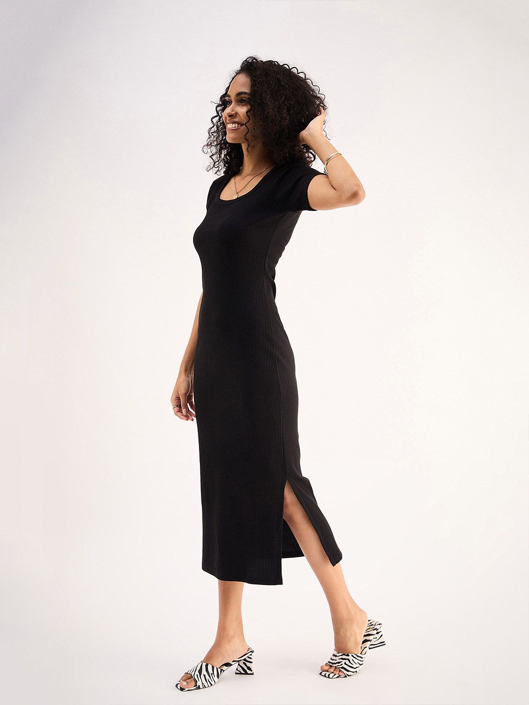 SASSAFRAS BASICS Square Neck Short Sleeves Sheath Midi Dress