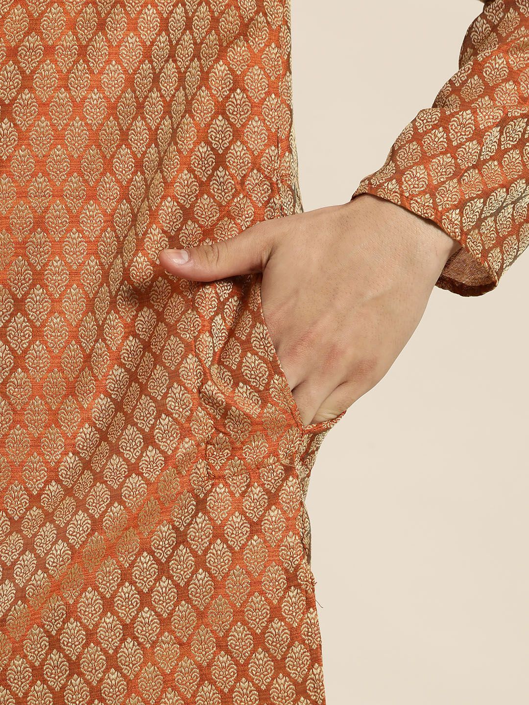 SOJANYA Men Orange & Gold-Toned Jacquard Kurta
