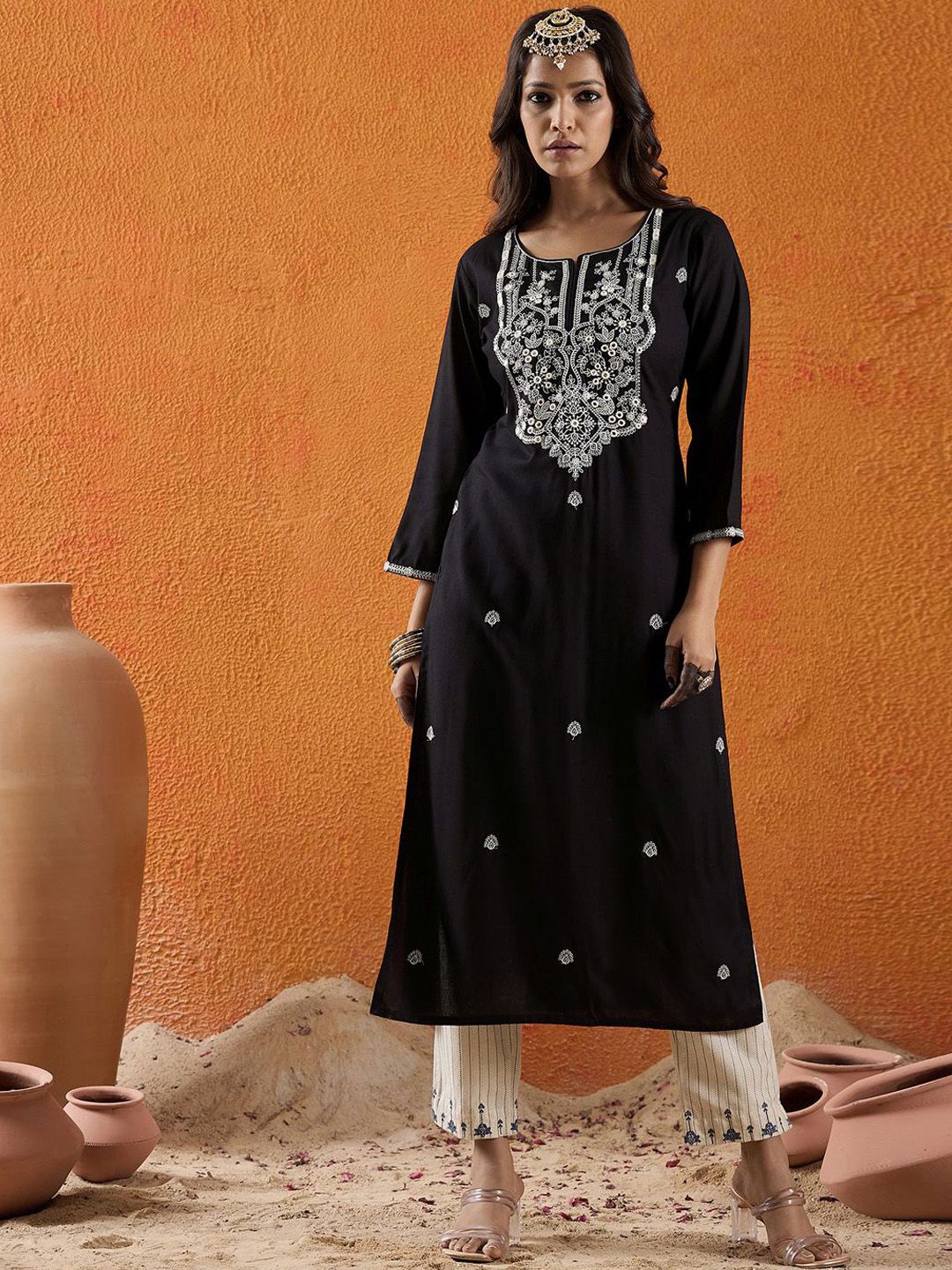 Indo Era Floral Embroidered Notch Neck Thread Work Straight Kurta