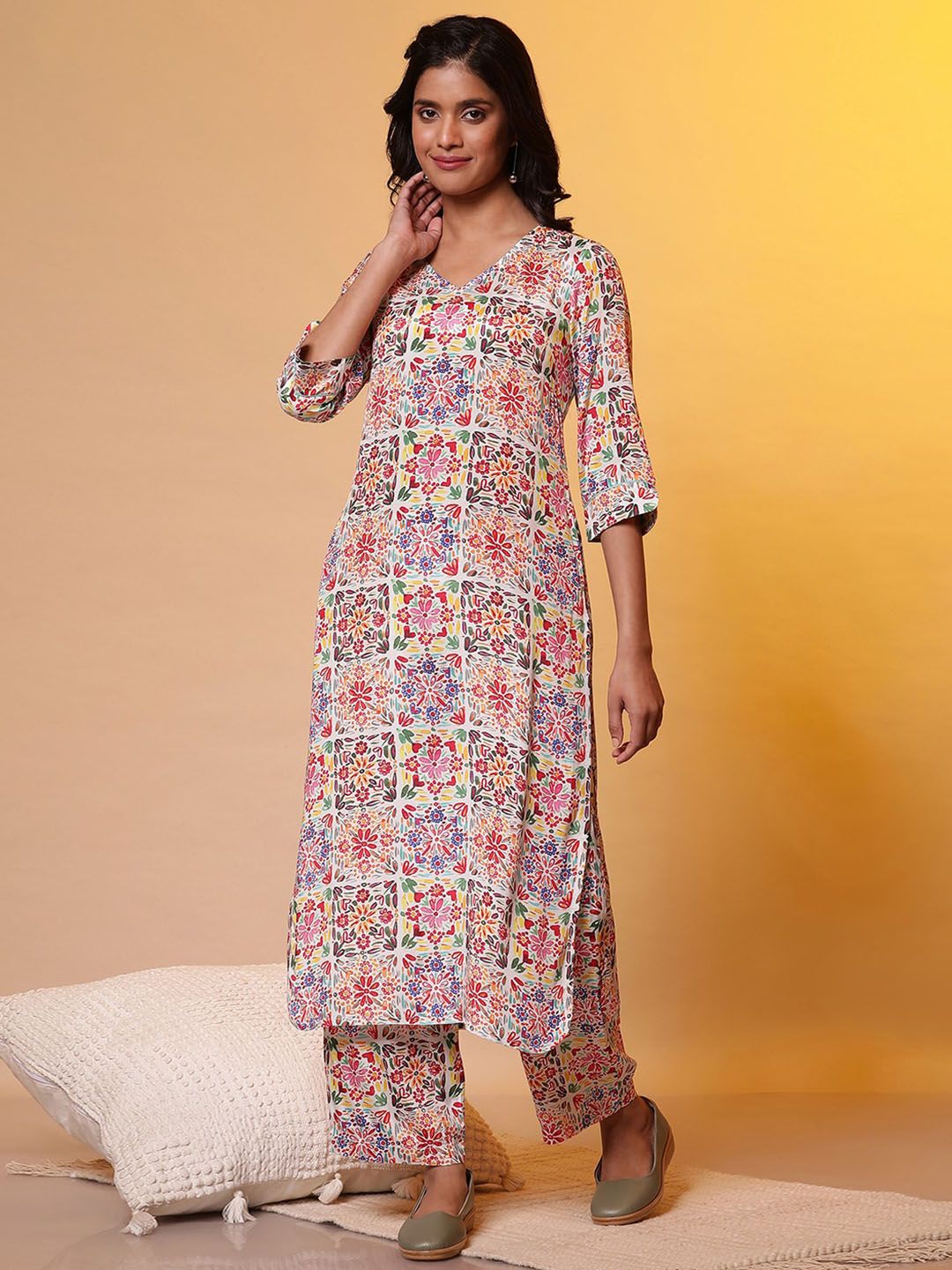 AURELIA  V-Neck Neck Three-quarter Floral Printed Kurta