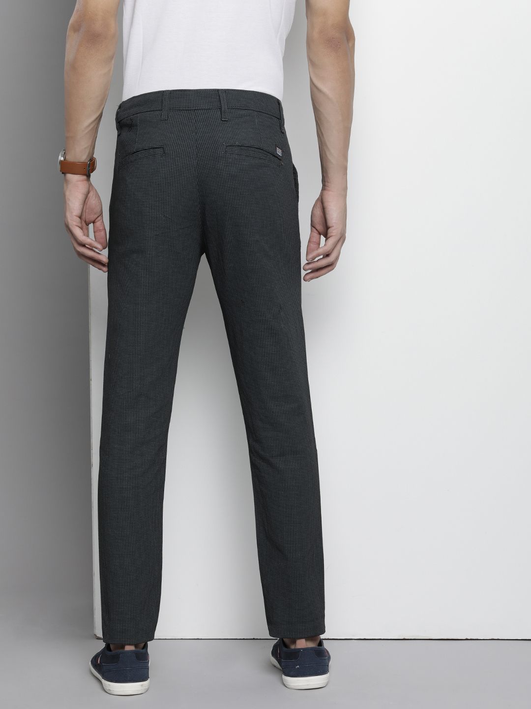 The Indian Garage Co Men Grey Checked Slim Fit Trousers