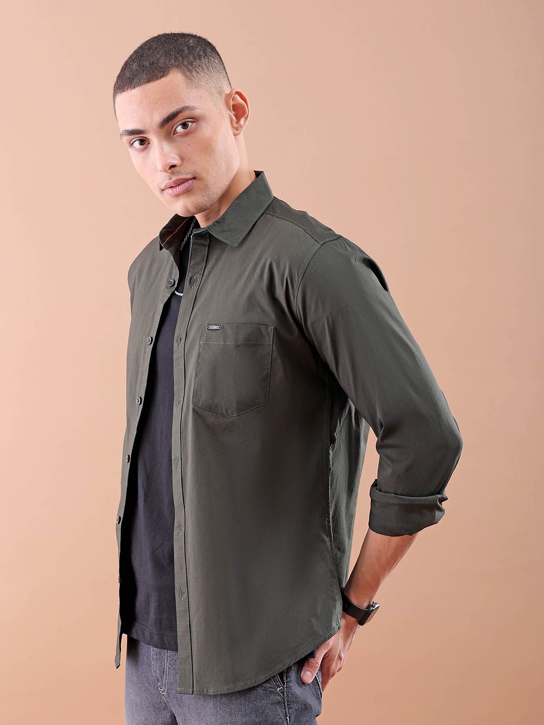 The Indian Garage Co Men Olive Green Solid Cotton Comfort Shirt