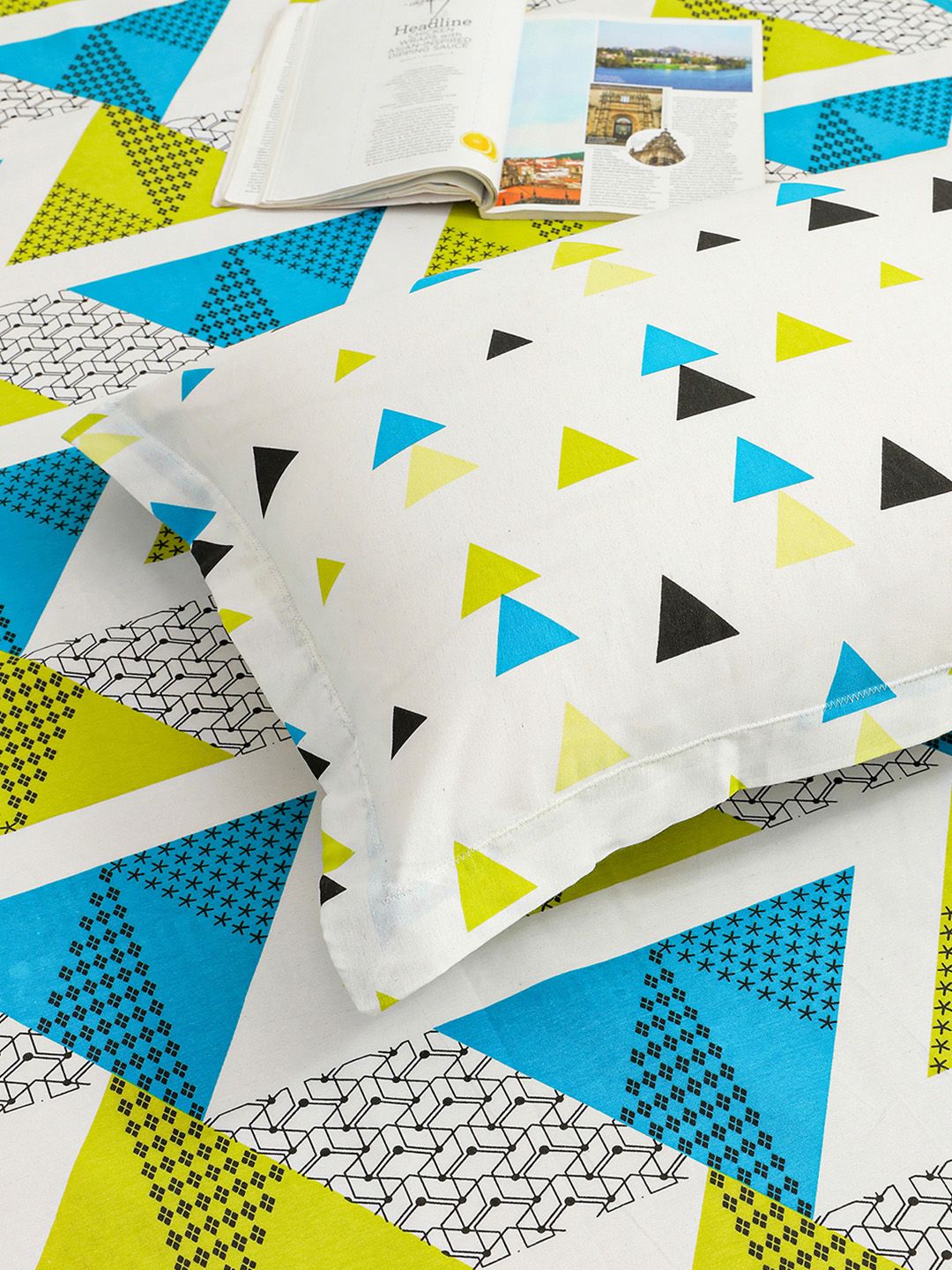 Story@home Ventura Green Geometric 144 TC Cotton Queen Bedsheet With 2 Pillow Covers