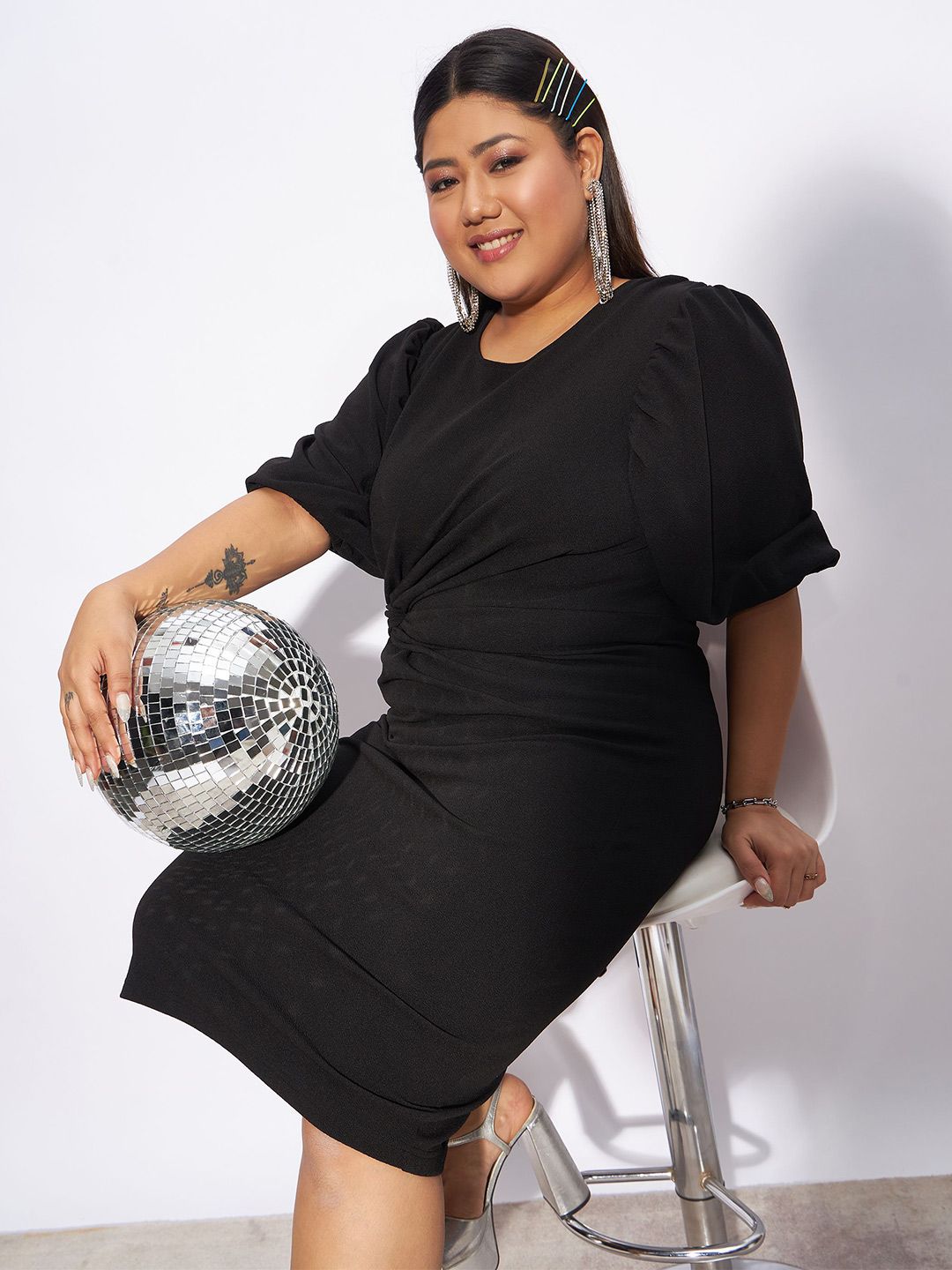 SASSAFRAS Curve Plus Size Black Twisted Knot Puff Sleeves Sheath Midi Dress