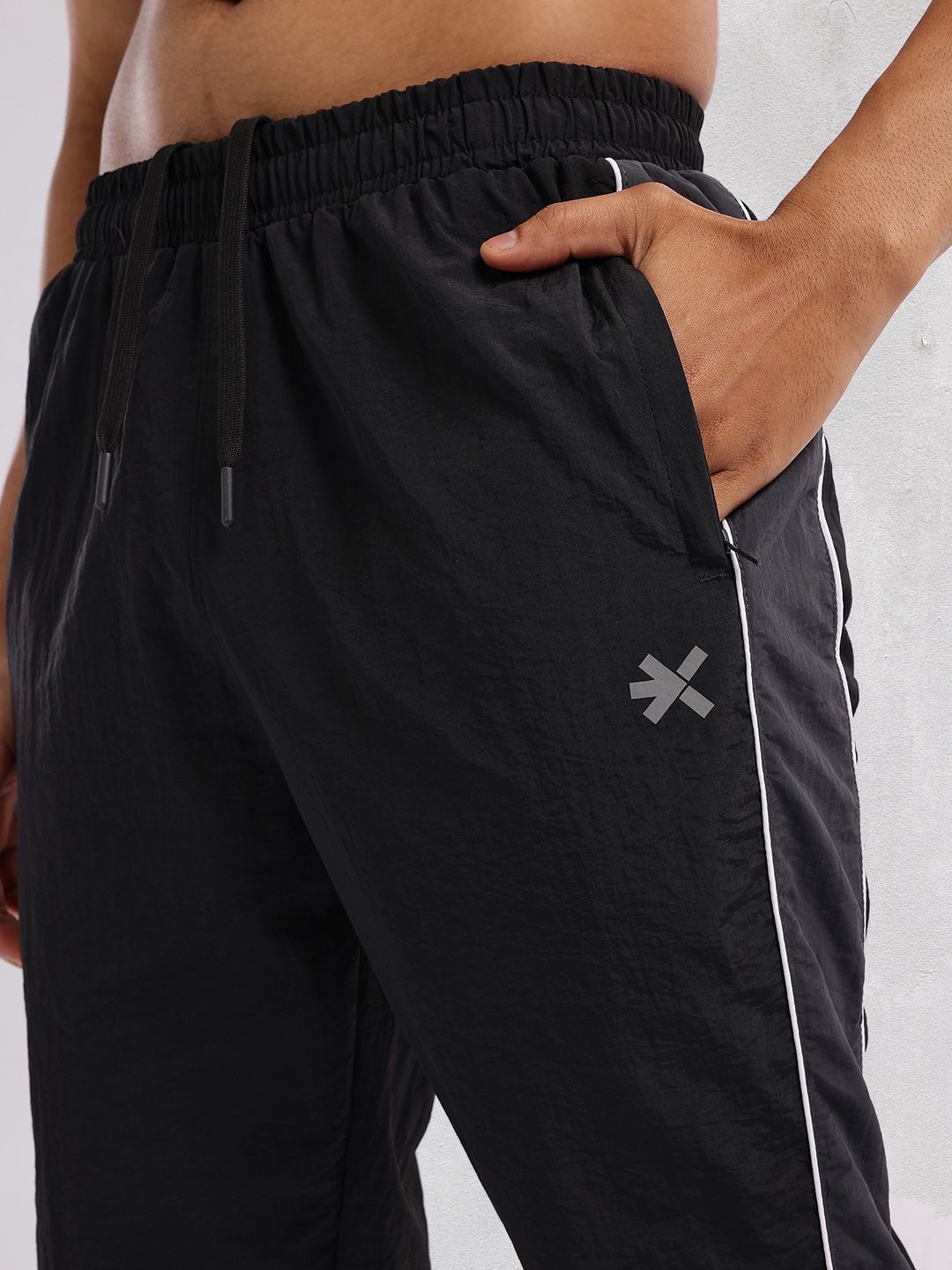 HRX by Hrithik Roshan Men Contrast Stitching Mid-Rise Rapid-Dry Running Joggers