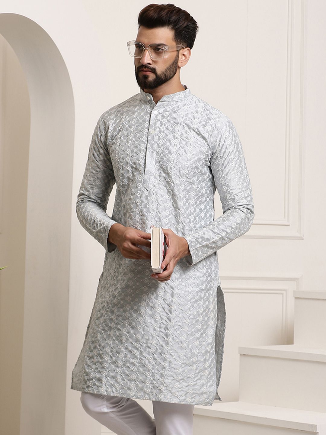 SOJANYA Men Grey & White Geometric Embroidered Straight Kurta